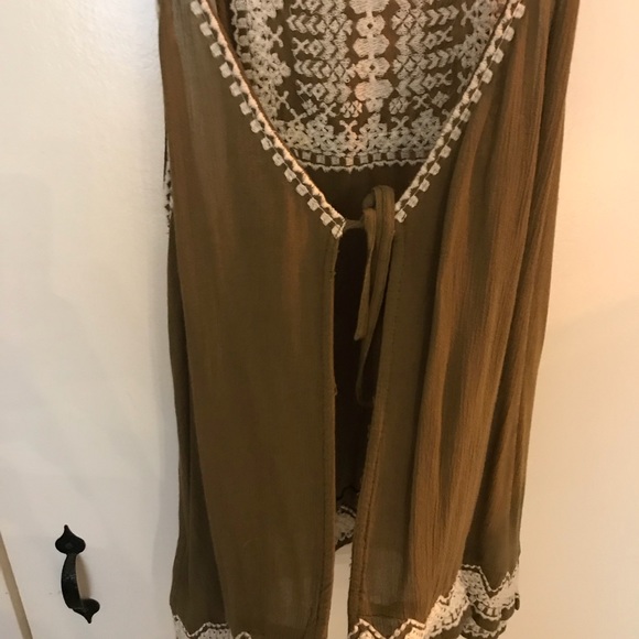 Green embroidered tank top - Picture 6 of 6